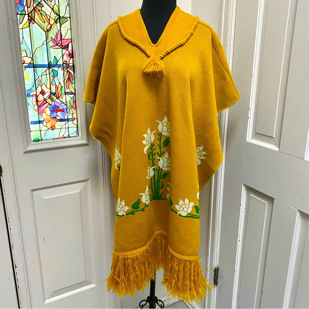 Beautiful Vintage 1960’s Warm Cape with Flowers